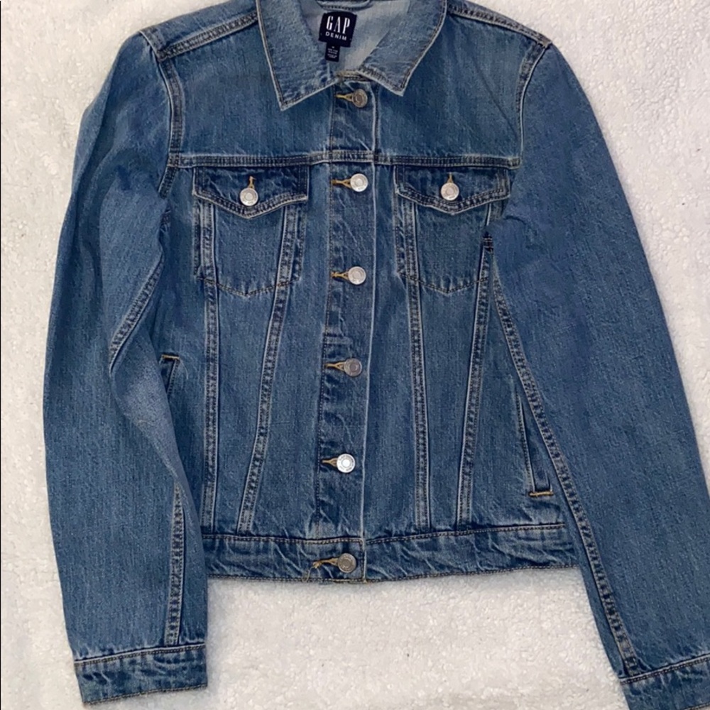 Denim Gap jean jacket size Medium